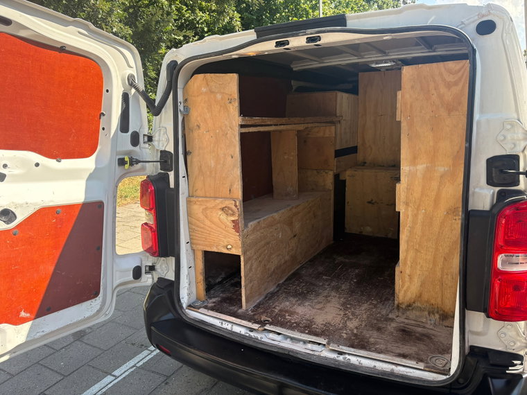 Vehicle Image 25