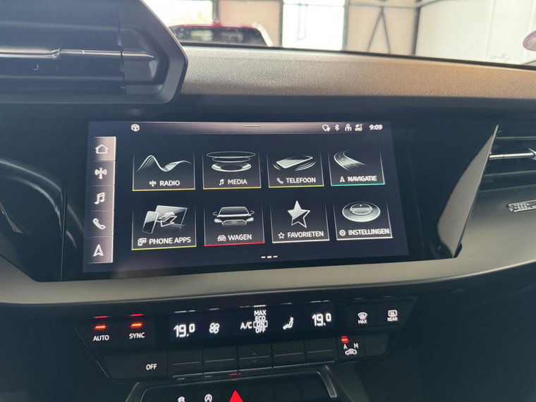 Vehicle Image 28