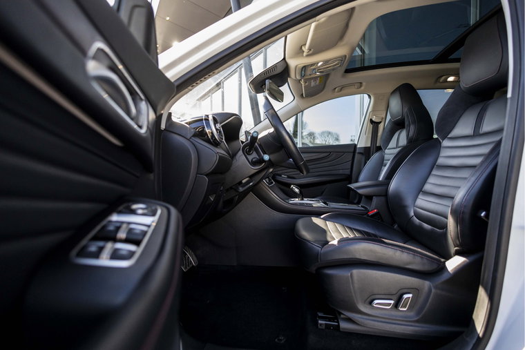 Vehicle Image 9