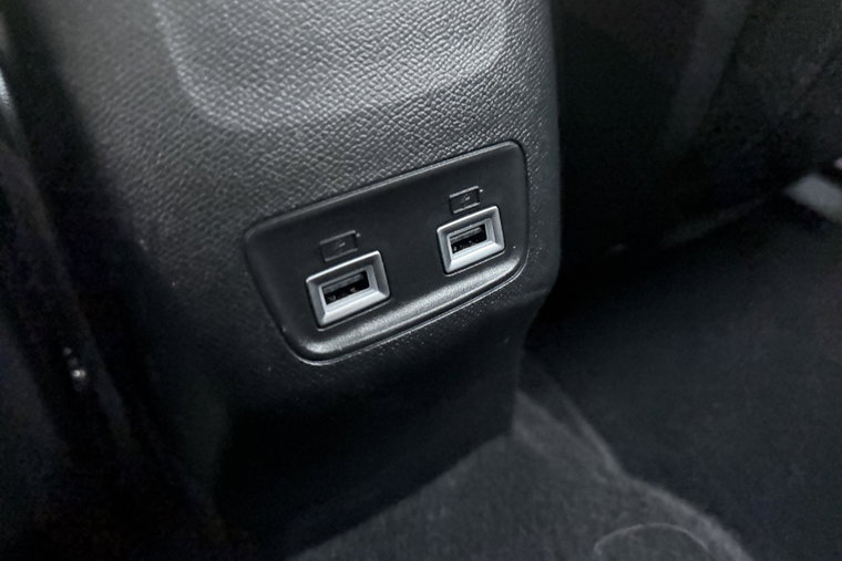Vehicle Image 32