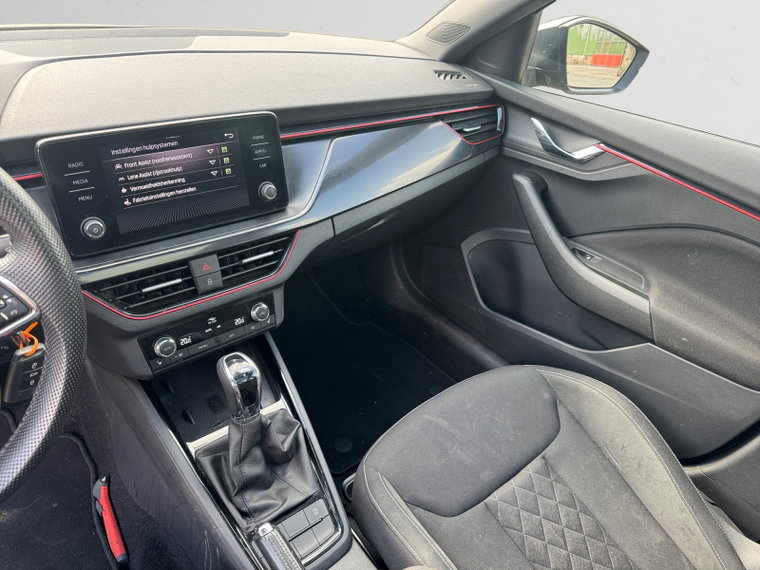 Vehicle Image 8