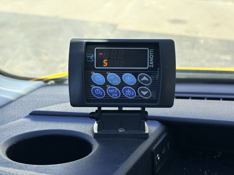 Vehicle Image 38