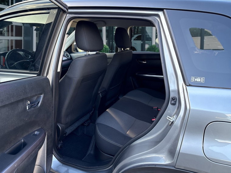 Vehicle Image 12