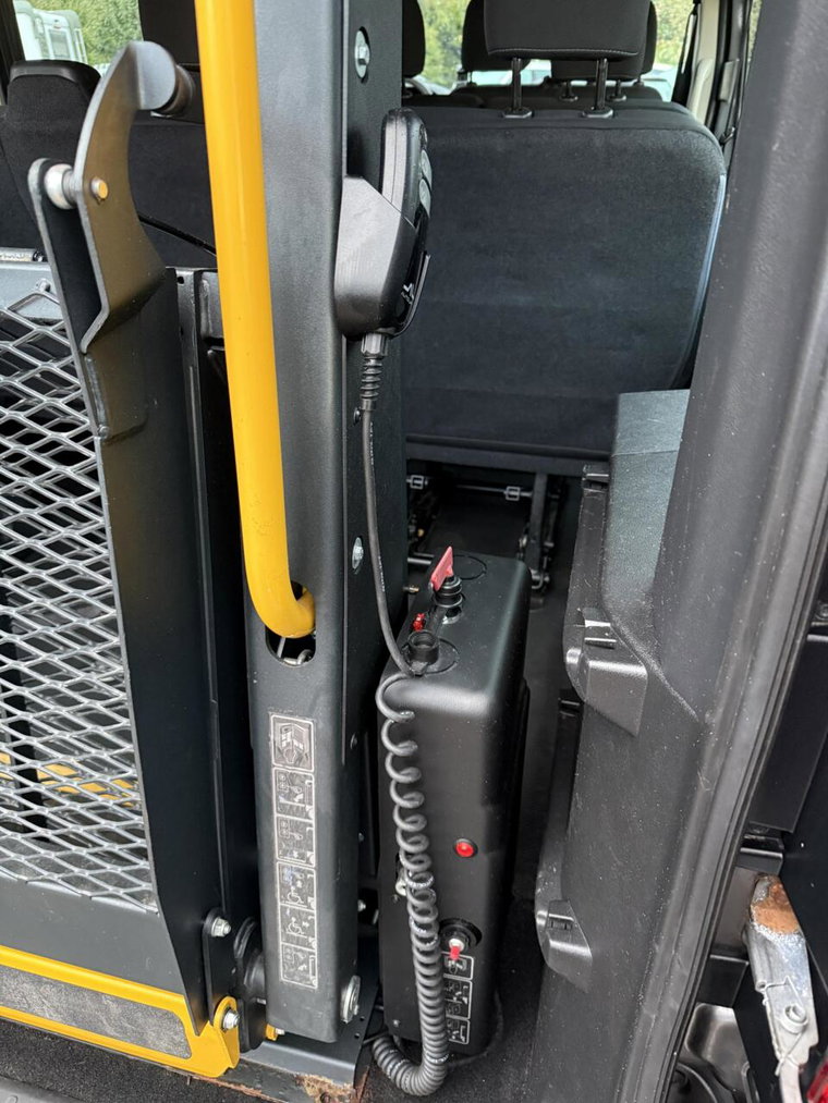 Vehicle Image 13
