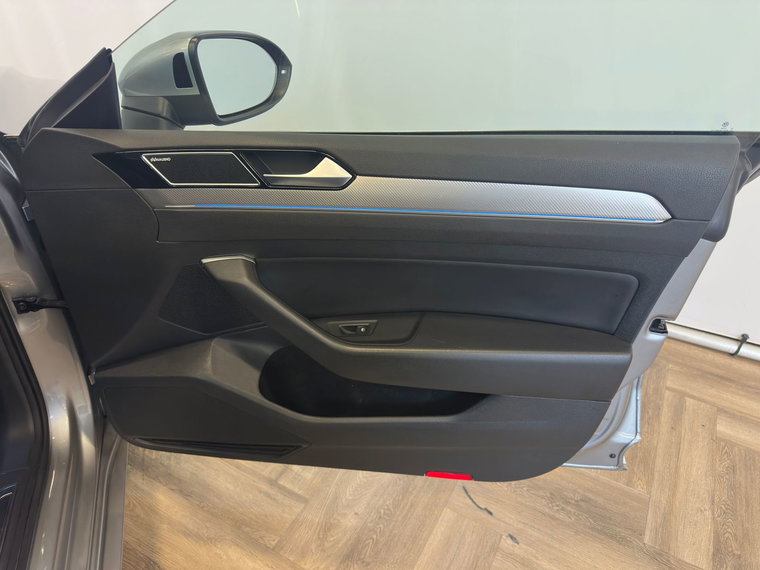 Vehicle Image 28