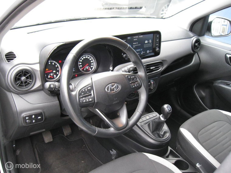 Vehicle Image 10
