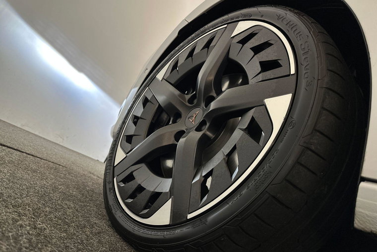 Vehicle Image 11