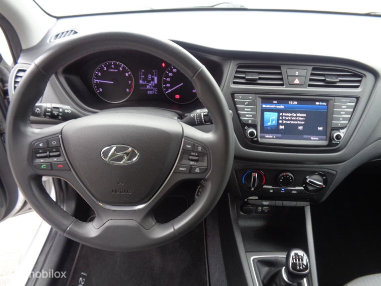 Vehicle Image 30