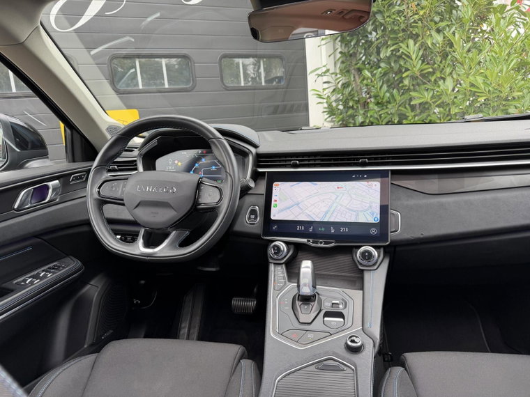 Vehicle Image 13