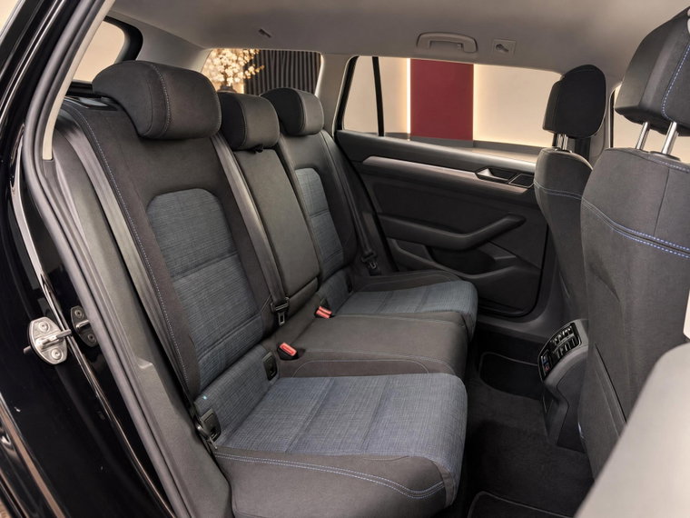 Vehicle Image 37