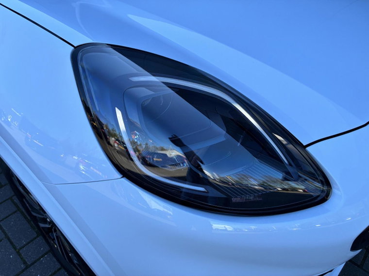 Vehicle Image 32