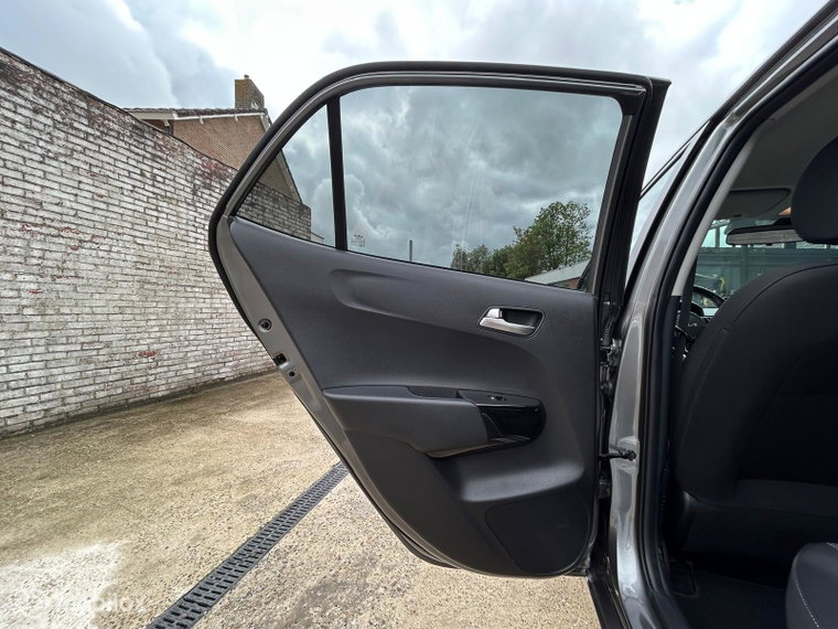 Vehicle Image 19
