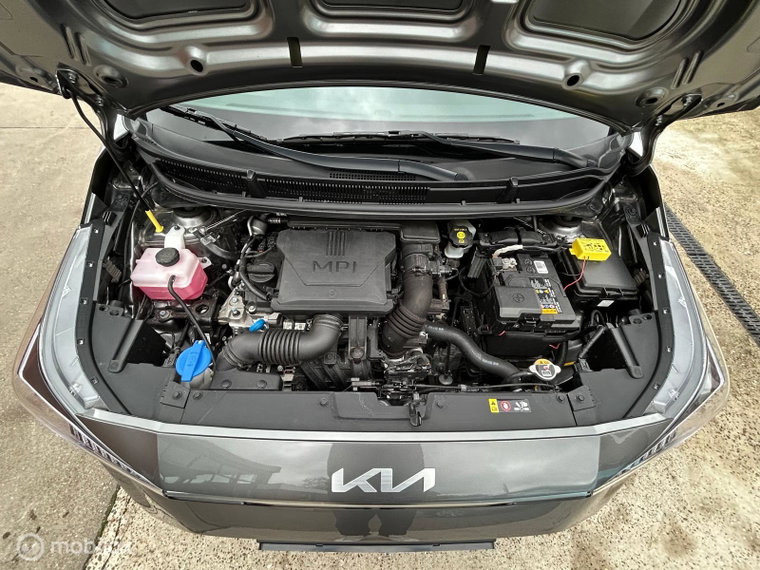 Vehicle Image 23