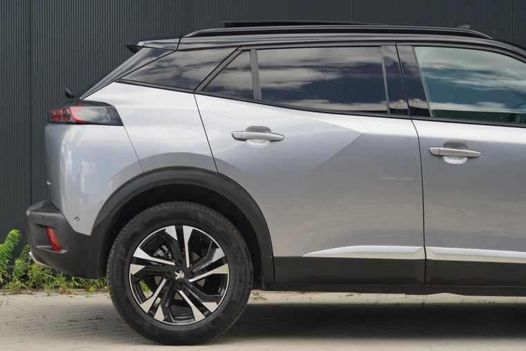 Vehicle Image 17