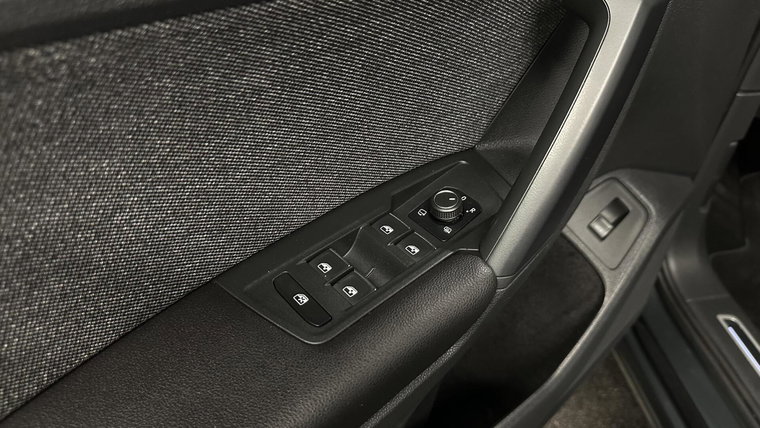 Vehicle Image 28