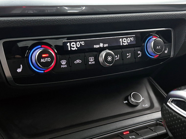 Vehicle Image 26