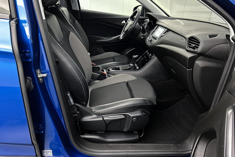 Vehicle Image 32