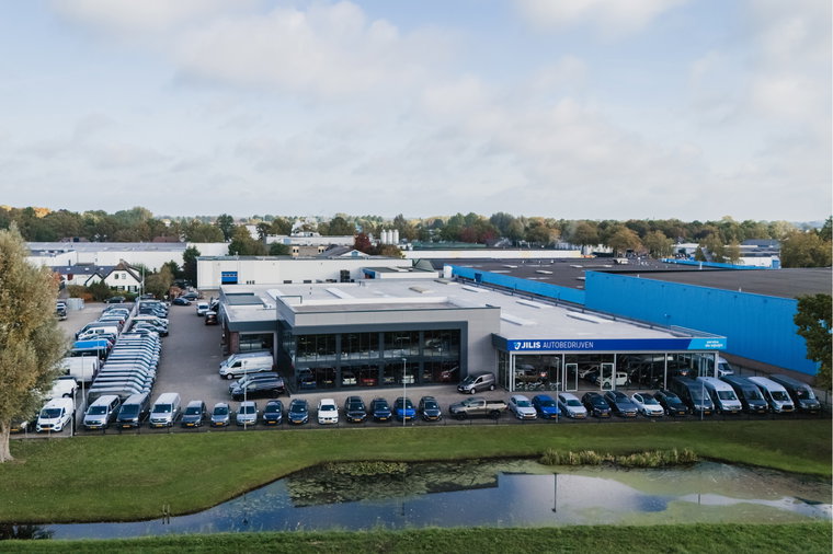 Vehicle Image 9