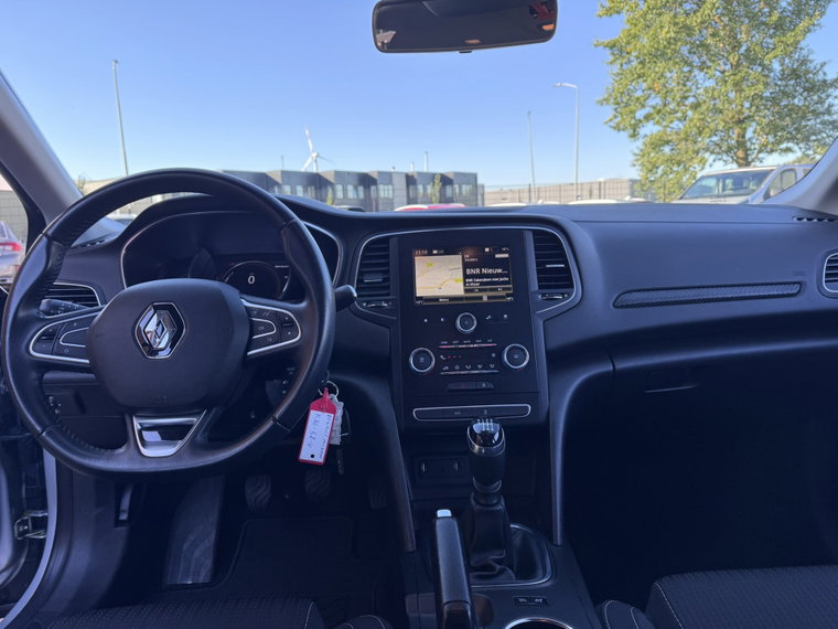 Vehicle Image 25