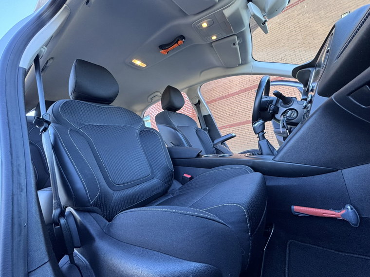 Vehicle Image 32