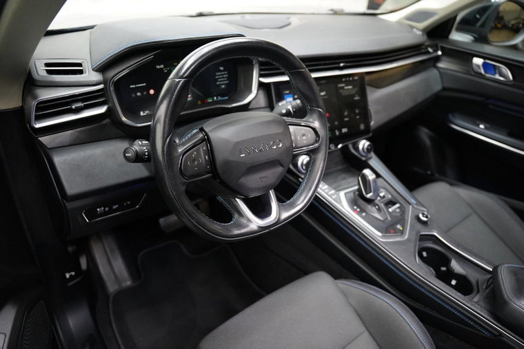 Vehicle Image 32