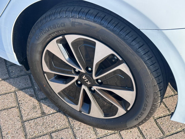 Vehicle Image 25