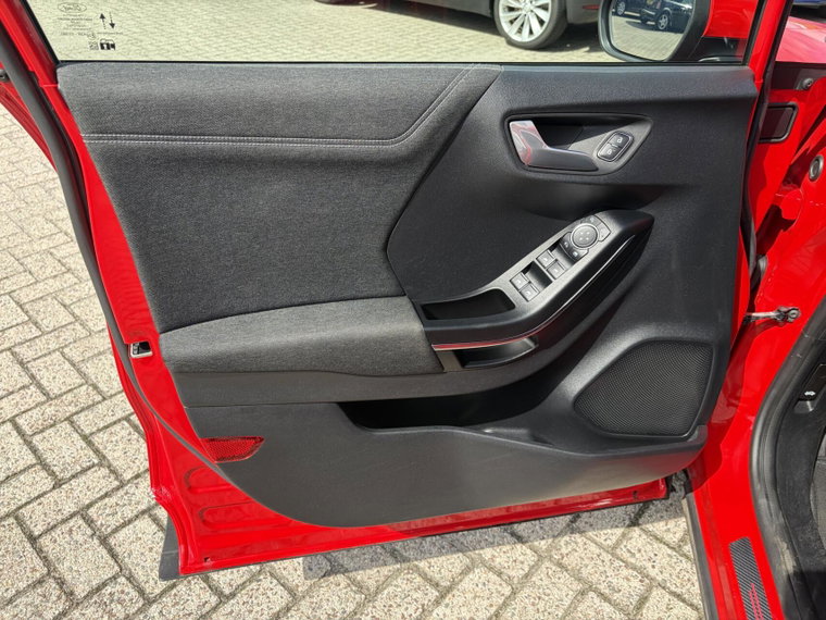 Vehicle Image 32