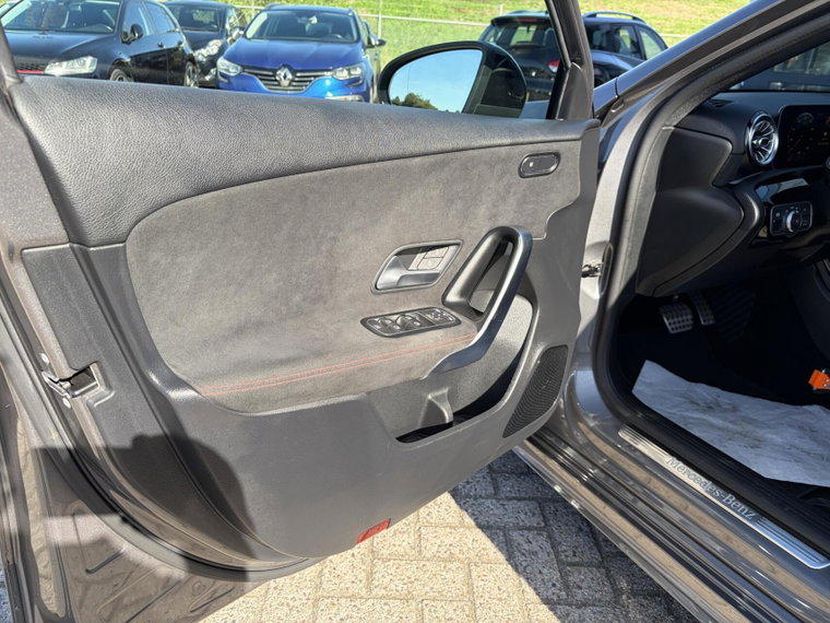 Vehicle Image 37
