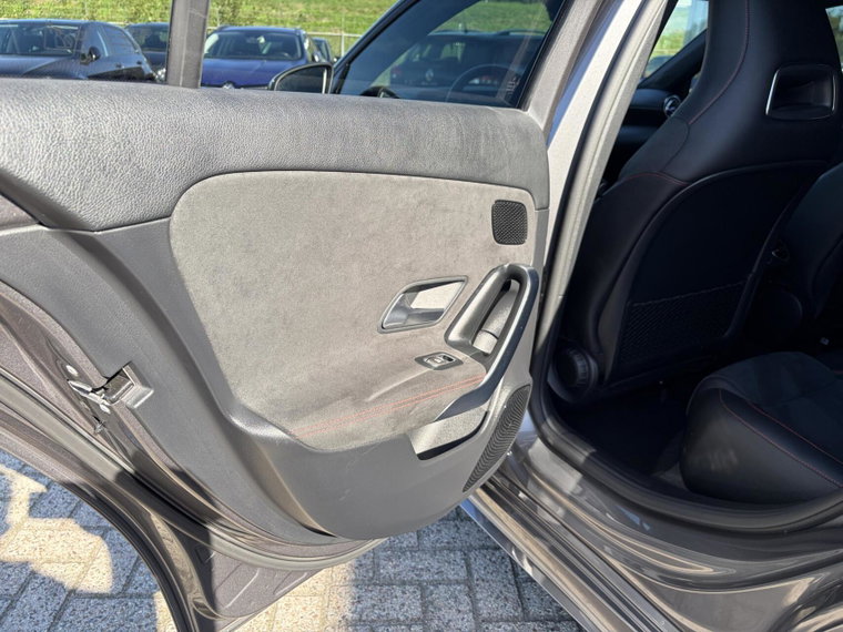 Vehicle Image 38