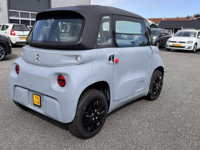 Vehicle Image 10