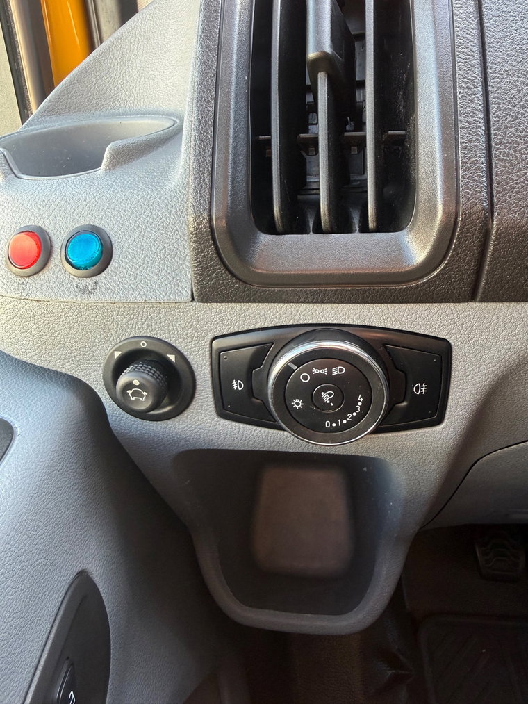 Vehicle Image 17