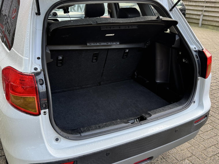 Vehicle Image 16