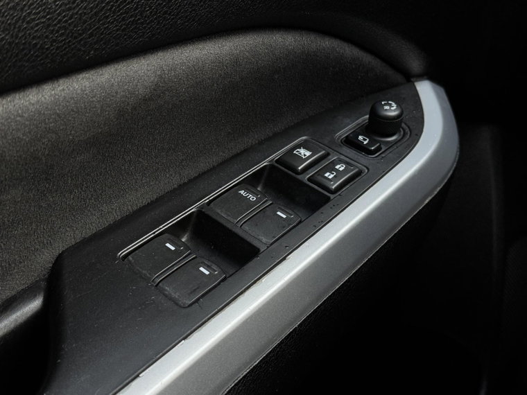 Vehicle Image 32
