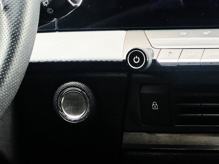 Vehicle Image 28