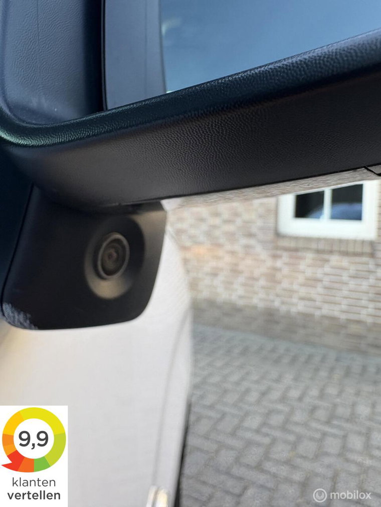 Vehicle Image 24