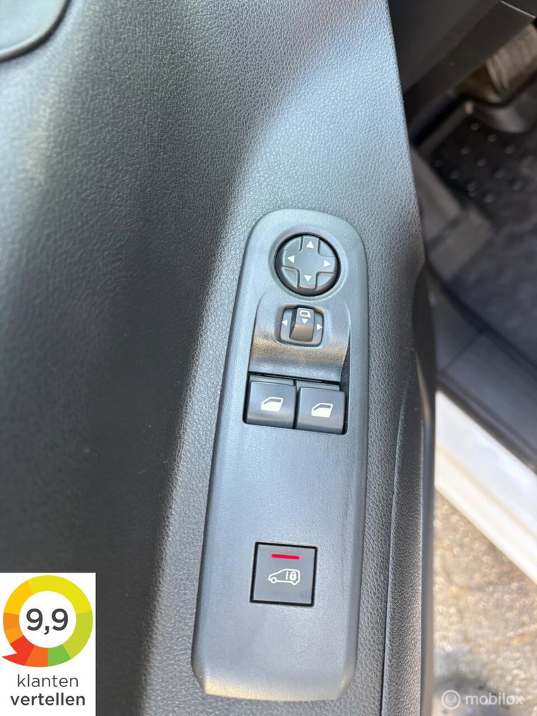 Vehicle Image 29