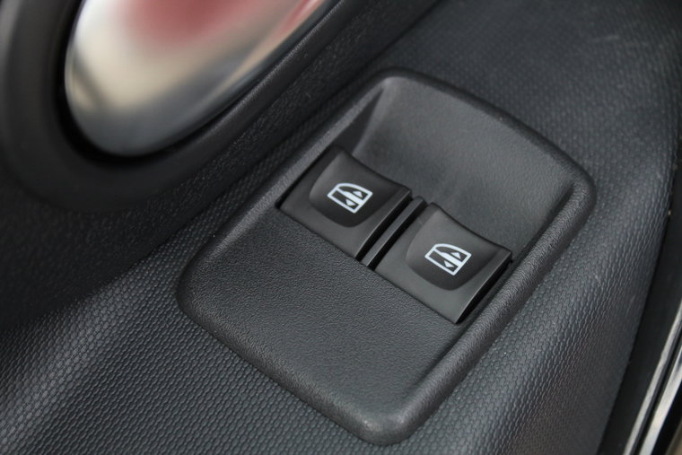Vehicle Image 25