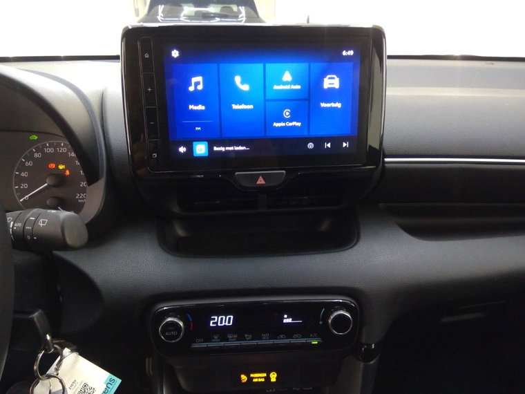 Vehicle Image 13