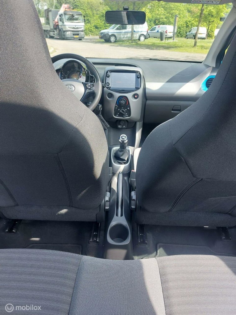 Vehicle Image 32
