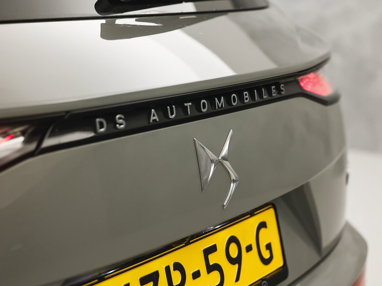 Vehicle Image 32