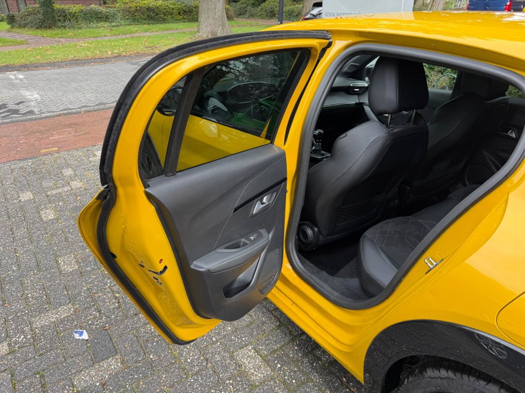 Vehicle Image 42