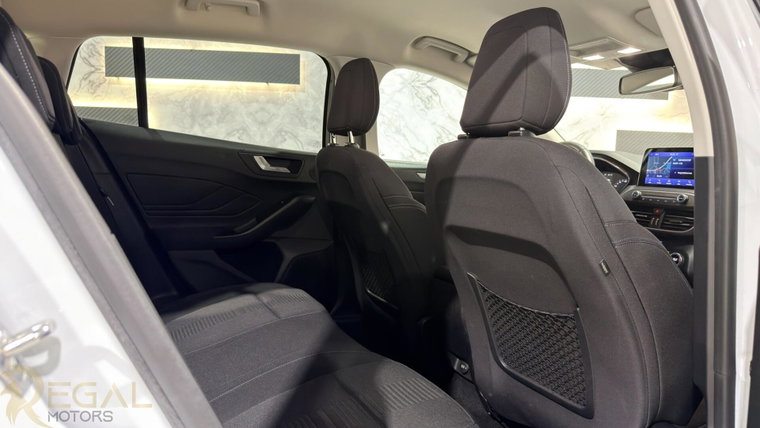 Vehicle Image 32