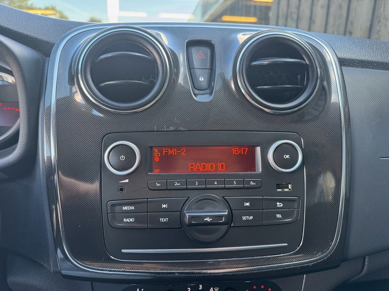 Vehicle Image 25