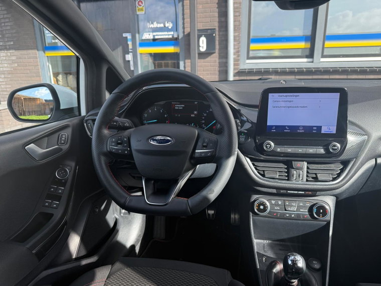 Vehicle Image 23