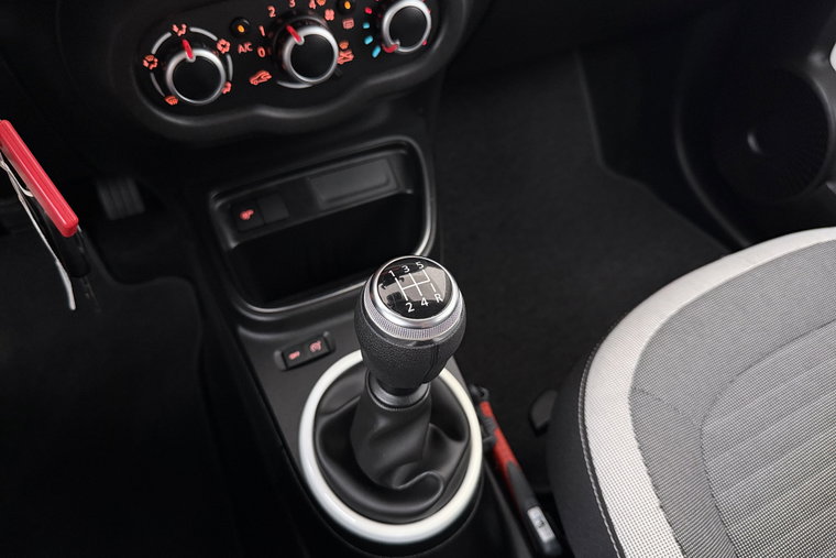 Vehicle Image 25