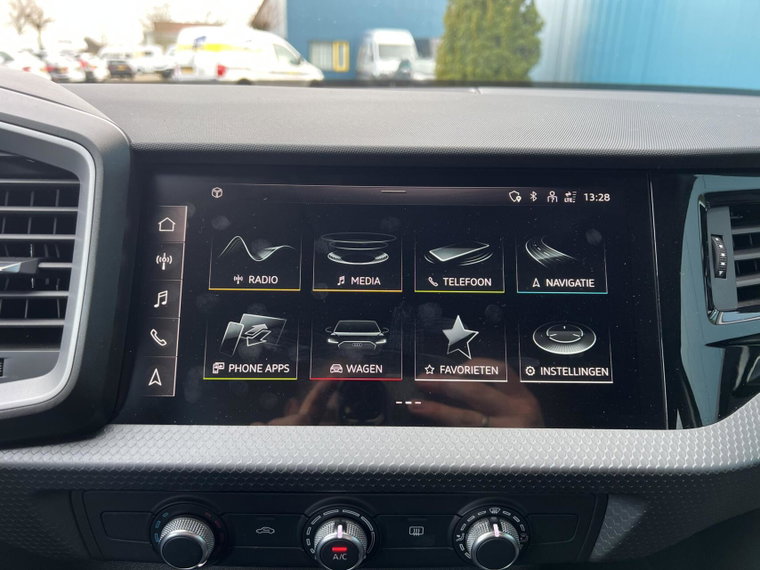 Vehicle Image 21