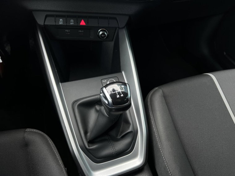 Vehicle Image 25