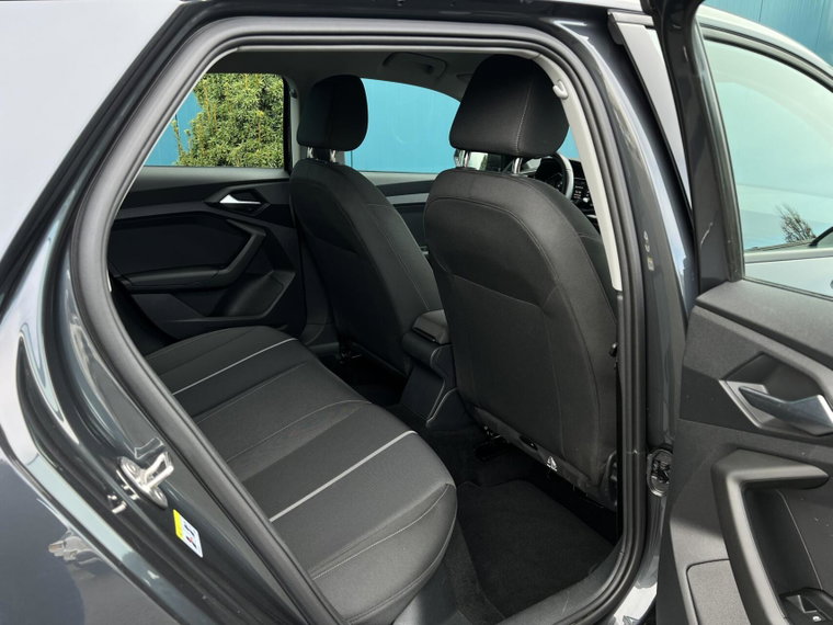 Vehicle Image 33
