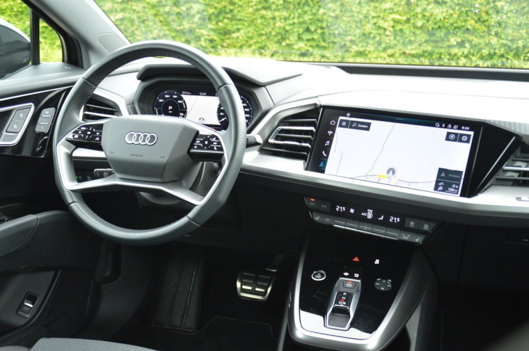 Vehicle Image 24