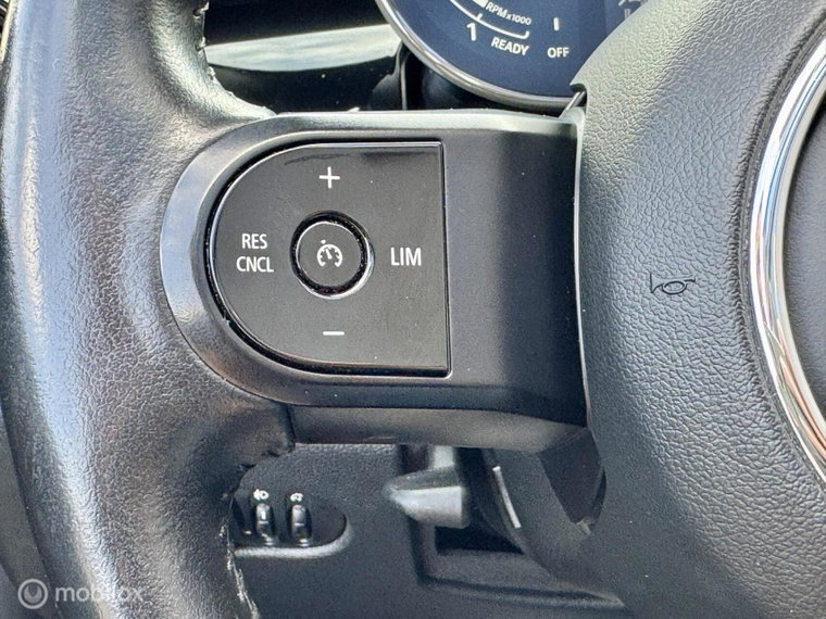 Vehicle Image 38